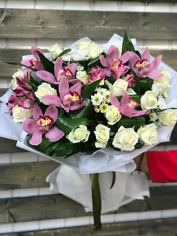 Букет цветов из: Розы и Хризантемы в Зайцево