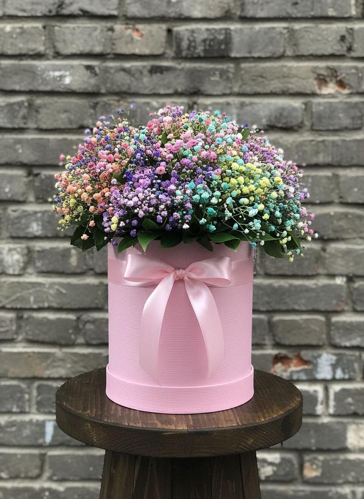 Цветочная композиция из Гипсофила и Розы в шляпной коробке в Зайцево