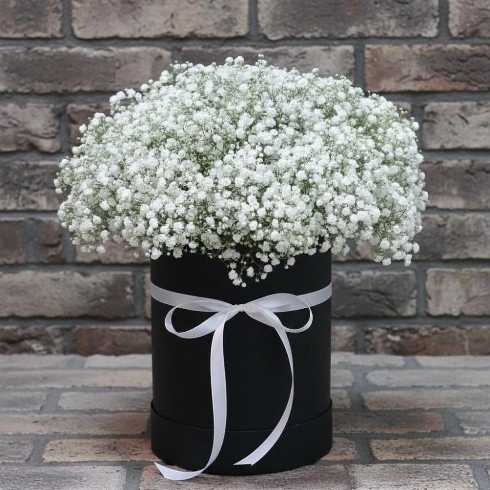 Цветочная композиция из Гипсофила в шляпной коробке в Зайцево