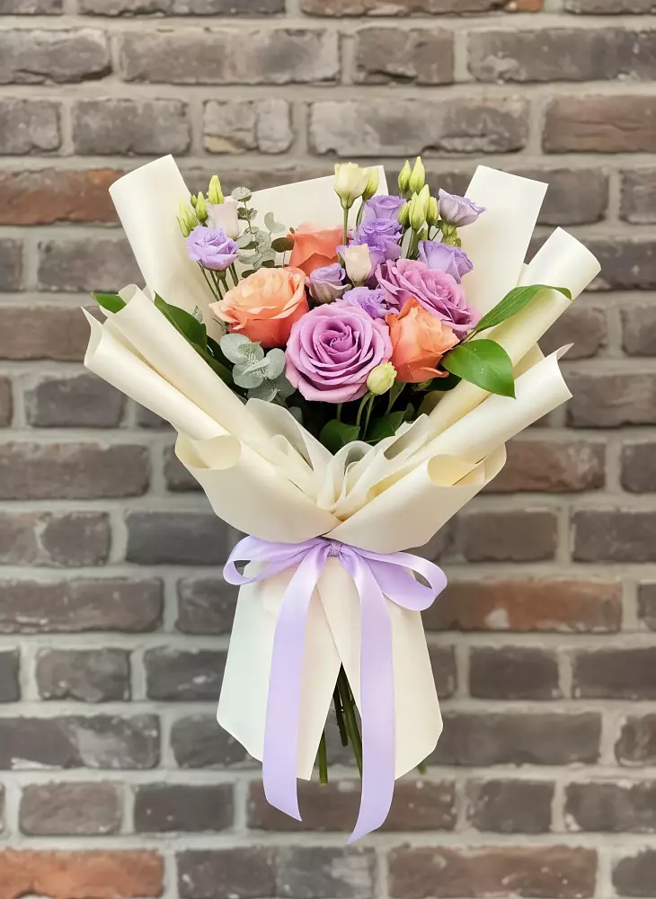 Букет цветов из: Лизиантусы и Розы в Зайцево