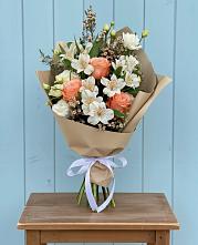 Букет цветов из:  Альстромерии, Лизиантусы, Розы и Хризантемы в Зайцево