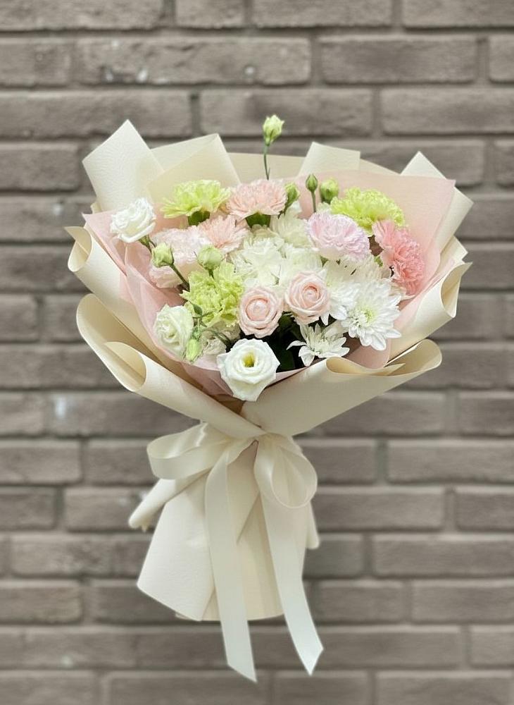 Букет цветов из: Гвоздики, Розы, Лизиантусы и Хризантемы в Зайцево