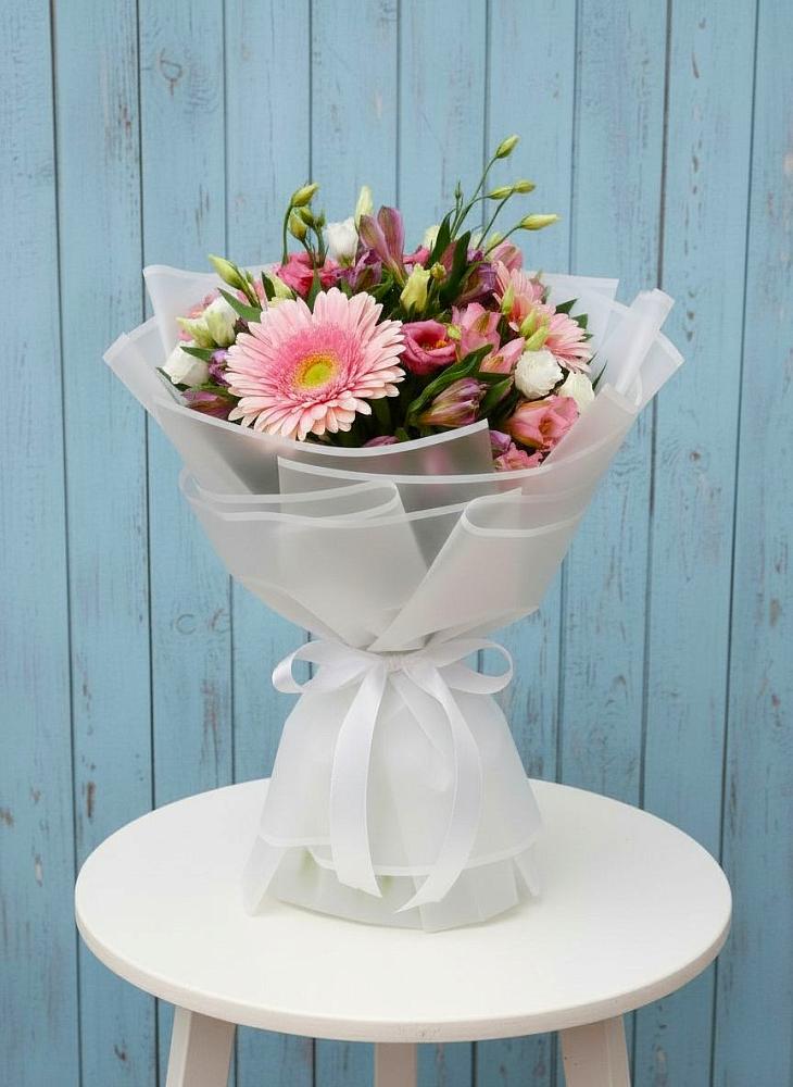 Букет цветов из: Герберы, Альстромерии и Лизиантусы в Зайцево