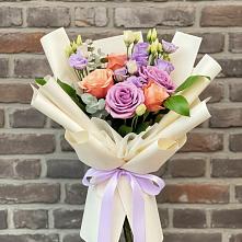 Букет цветов из:  Лизиантусы и Розы в Зайцево