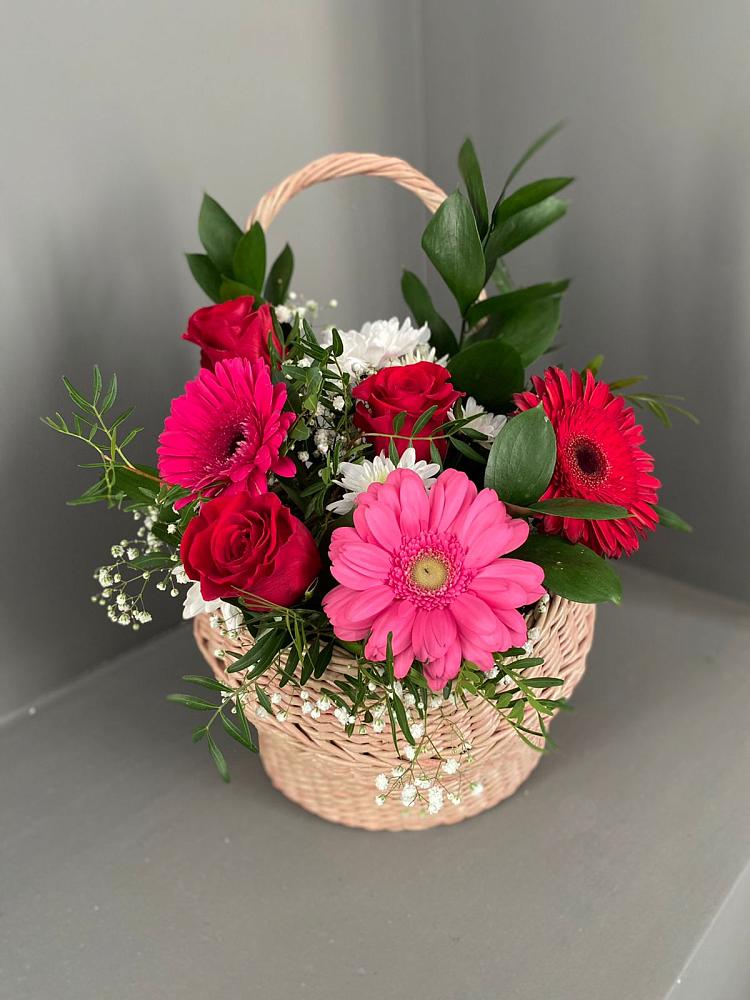 Цветочная композиция из Розы, Хризантемы и Герберы в корзине в Зайцево