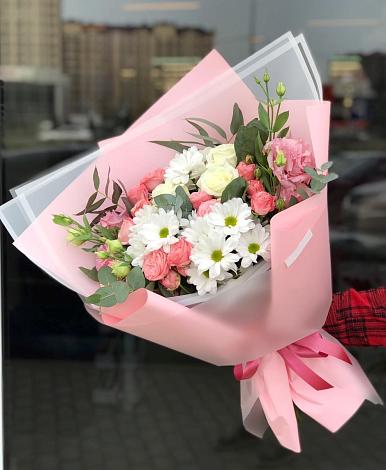 Букет цветов из: Розы, Лизиантусы и Хризантемы в Зайцево