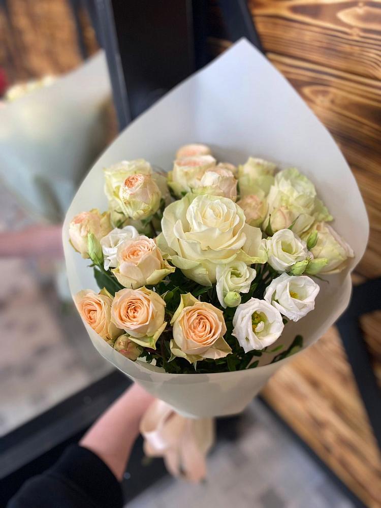 Букет цветов из: Розы и Лизиантусы в Зайцево